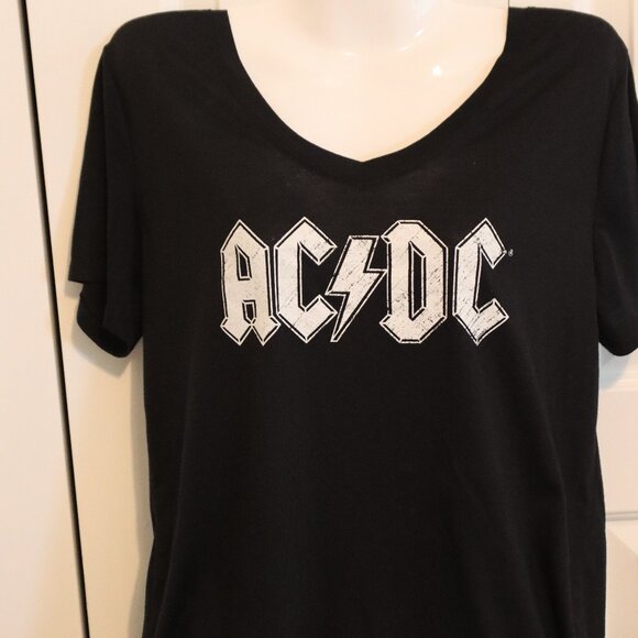 AC DC Black and White Graphic Hard Rock Band Music Tee Women's Medium Like New - Picture 1 of 10